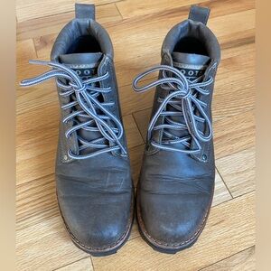 Roots Tuff boots - genuine leather - all-season - good for hiking + ice/snow